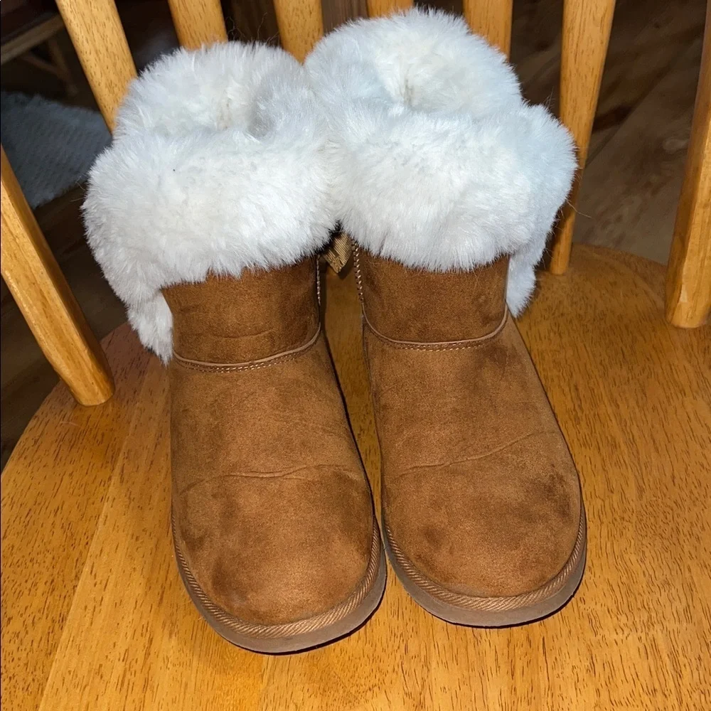Juicy Couture White Fur Lined Footwear Suede 7
